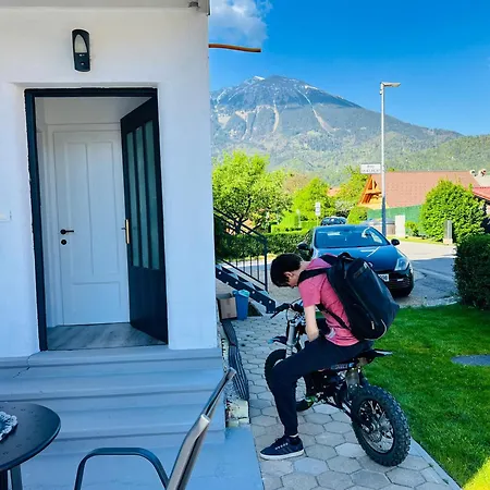 St Mountain Escape Apartman Zirovnica