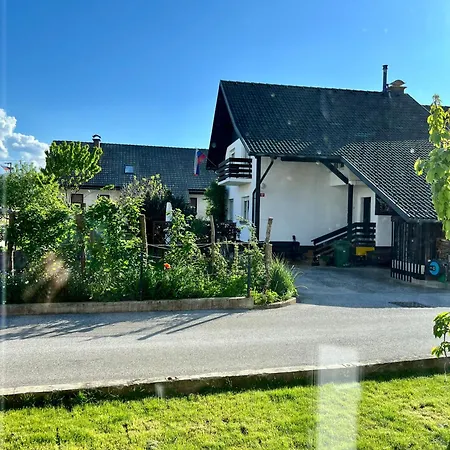 Apartamento St Mountain Escape Zirovnica